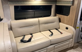 Enzo: New, Kid friendly, 2 full bath, washer/dryer