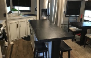 Prince RV Castle  /2020 Jayco Eagle 319MLOK