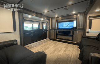 MONTANA Front Living w/ TV & Fireplace, 1.5 Bath