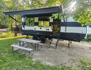 Forest River RV Cherokee Grey Wolf 18RR