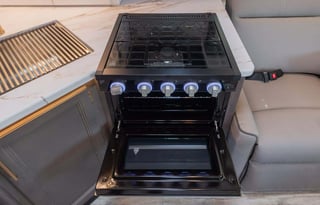 Tour New England in a 2024 Thor Chateau 27R