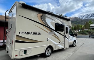 AWD Pet Friendly, Easy to drive even in Snow!