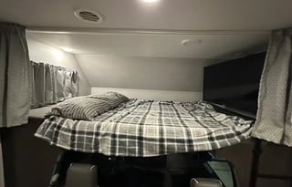 Ford Sunseeker Sleeps 10 In SoCal