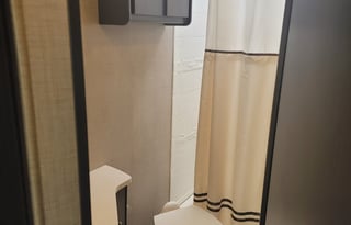 "Glam like New" 2021 Thor Axis. Free Parking