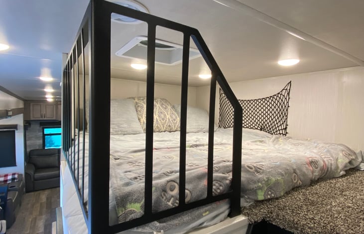 Bunkhouse with queen mattress