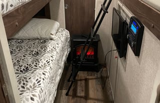 PERFECT Family RV Trailer Bunk House-PetsWelcome