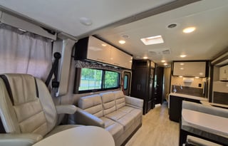 2020 Thor Axis - Easy to Drive and Easy to Park