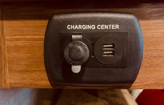 Lucy - Luxury RV for Your Stay in Camp Sherman