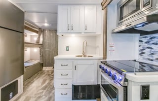 2024 Gulfstream 32ft W/ BUNKS