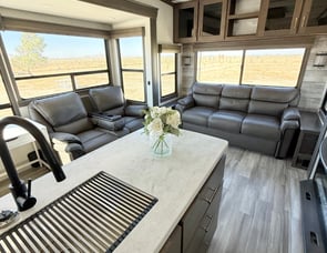 Alliance RV Paradigm 295MK