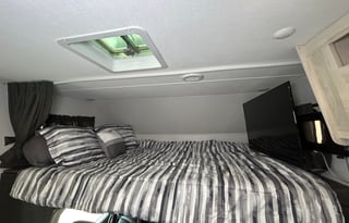 C-1 "Dragonfly" Luxury Class-C Camping!! Sleeps 7