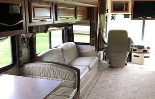 2005 Fleetwood Discovery 39S