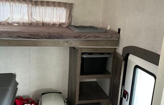 Pet Friendly, Family Friendly, Spacious and Ready!