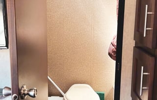 Light & Easy Tow w/Queen Pillow Top Mattress