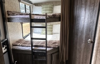 Spacious Highland Ridge Bunkhouse with Mega slide