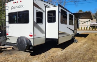 Stationary spot-2022 Prime Time RV Crusader 382MBH