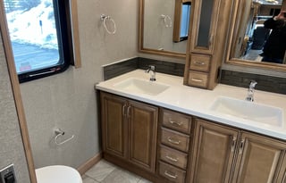 2019 Fleetwood RV Discovery 38W - Sleeps 8