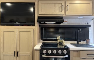 Liz and Mike’s Cozy Camper