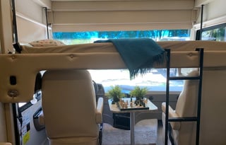 T2019 CONVENIENT & EASY TO DRIVE RV!!!!!!