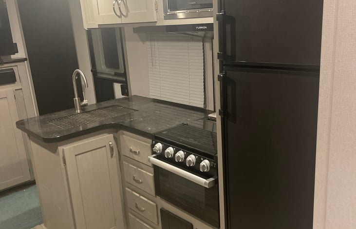 Nice kitchen area for prepping food