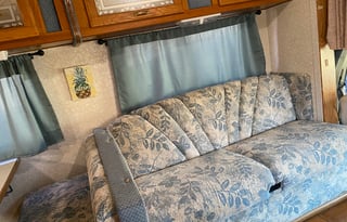 Cozy Gulf Stream RV- pets ok!