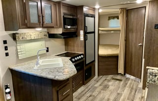 2019 Keystone Bunkhouse Sleeps 8! Family Friendly!