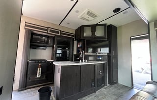 Bumper pull toy hauler