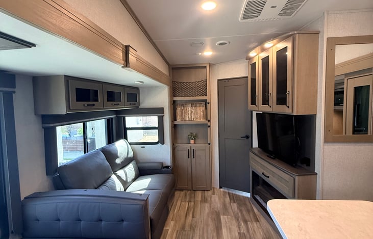 Main cabin living room