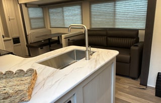 2025 Dutchmen RV Shadow cruiser 330bhs