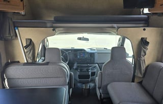 Thor Majestic 28' Motorhome - Class C RV