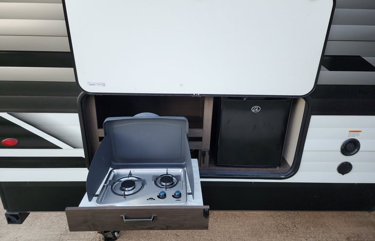 2 Burner stove and mini fridge in the outdoor kitchen