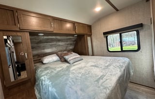 Traveler – Compact Comfort for Your Next Adventure