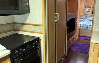 2000 Fleetwood RV Bounder Classic Diesel 39/MH