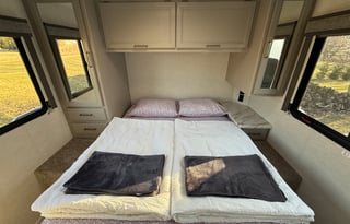 2026 Thor Chateau 30ft. RV -free private shuttle