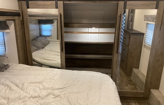 Two Bed/bathroom 5th Wheel w/ Bunkhouse