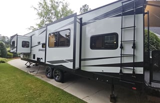 2022 Grand Design Momentum G-Class 30G