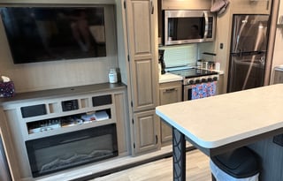 Special Labor Day Pricing!!! 5th Wheel Living