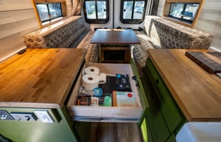 Serenity - Your Cozy Home on Wheels