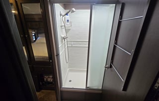 2 Baths, Washer/Dryer, 2 A/Cs, King Bed, Sleeps 6