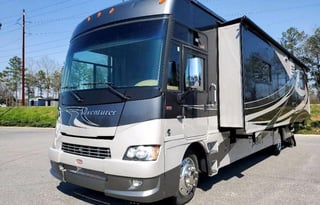2011 Winnebago Adventurer 35P