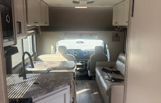 Thor Motor Coach 28A | Spacious and Comfortable