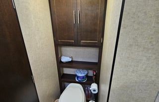 Gray Wolf Adventure Den Toy hauler