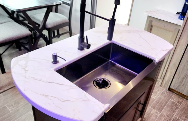 Full size kitchen sink