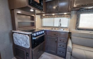 C9 Luxury Thor 10 Sleeper w 3 Bunks! 2 Slides-WiFi
