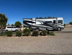 Fleetwood RV Bounder 33C