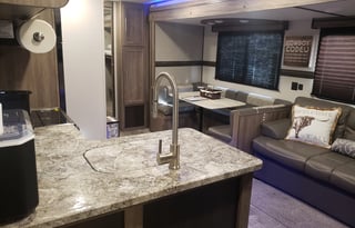 Pride of Texas Family Friendly Zinger RV