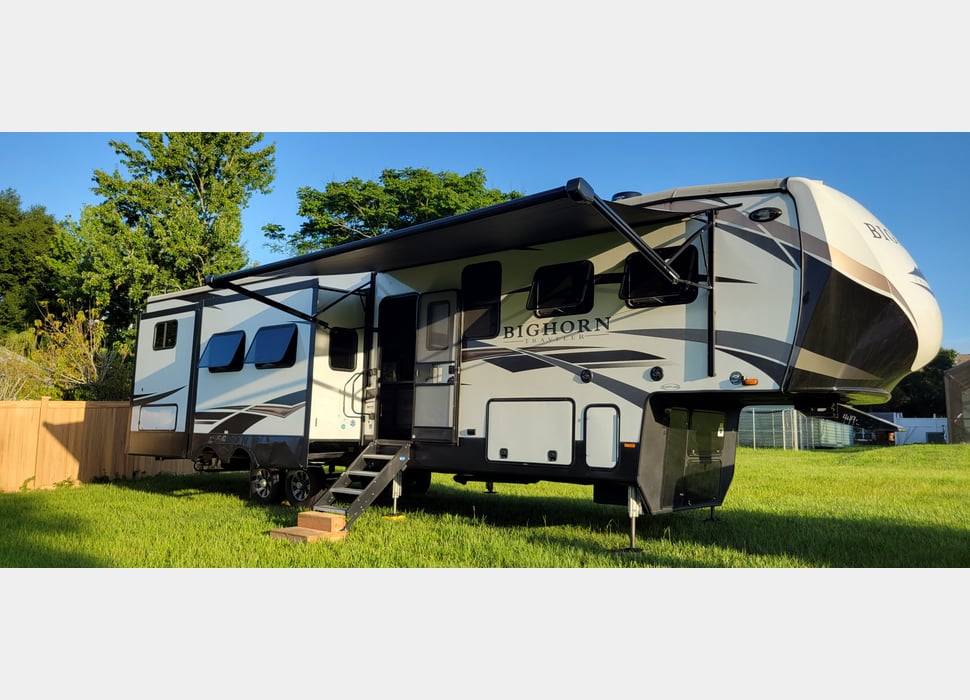 Fifth Wheel rentals in Midland