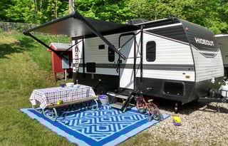 Family-Friendly, Easy-Tow Camper Sleeps 6 w/Bunks
