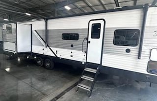 #7 FL- Sagmoe Family (36-foot bunkhouse camper)