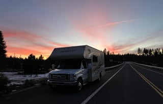 Spacious Easy to Drive Worry Free 2016 Minnie Winnie W/ U-Shaped Dinette